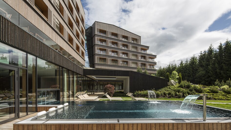 Fassade Sommer | Walter Luttenberger Photography | © Falkensteiner Hotel Schladming/ Fotograf Walter Luttenberger Falkensteiner Hotel Schladming - Impression #2.2 | © Falkensteiner Hotel Schladming/ Fotograf Walter Luttenberger