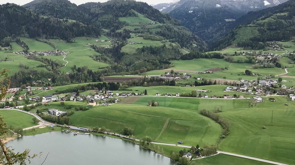 Blick auf Aigen mit dem Putterersee | © Sabine Schulz