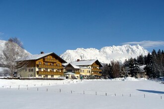 Aussenansicht Winter  | © Landhotel - Restaurant Häuserl im Wald