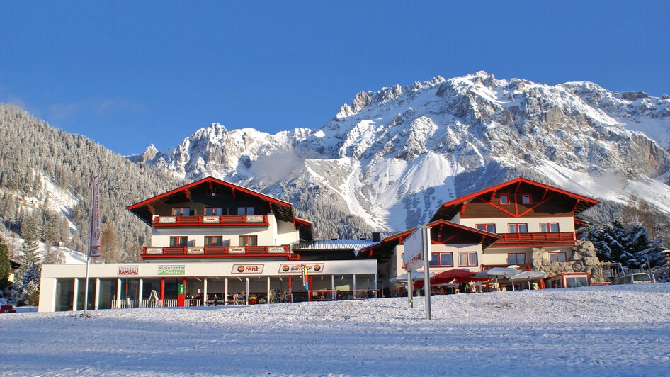 Ski Willy neben der Hauptstraße in Schildlehen.