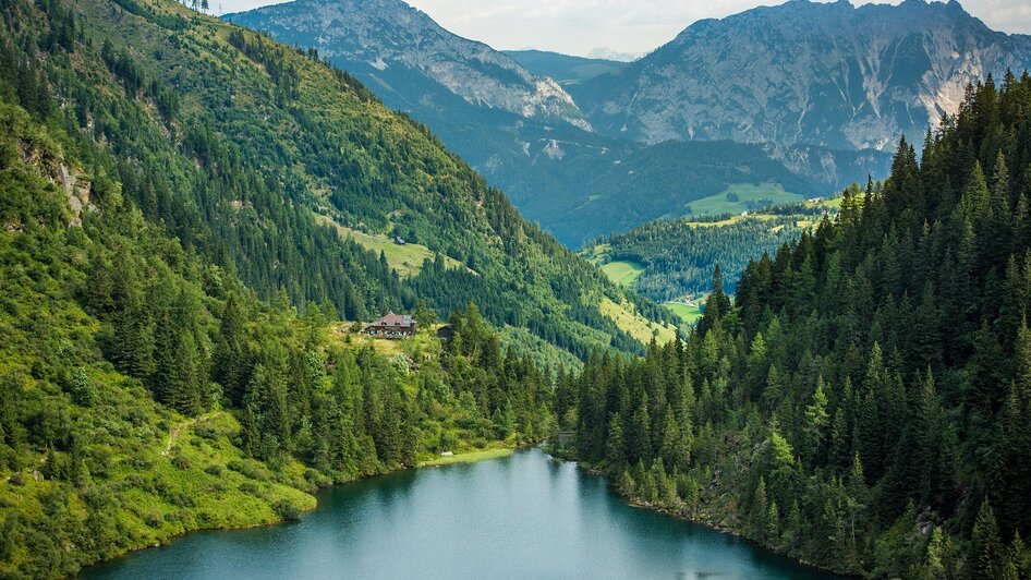 Hüttensee mit Hans-Wödl-Hütte im Hintergrund