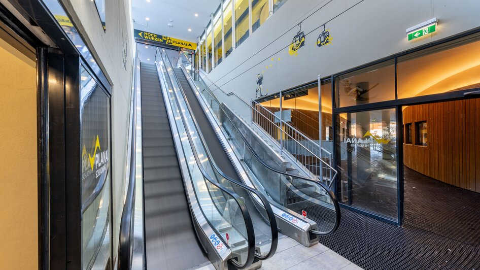 Rolltreppen Auf- & Abgang Wintersportzentrum WEST | © Harald Steiner